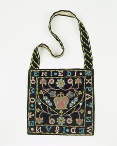 Helmilaukku, 1800-luvun loppupuoli, Nigeria (kangas ja sametti)